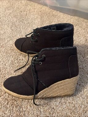 Tom’s Wedge Booties